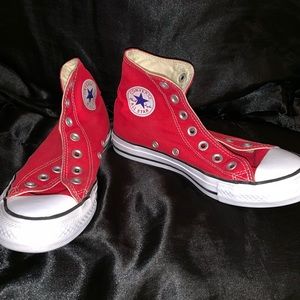 Red converse women size 6 men size 4